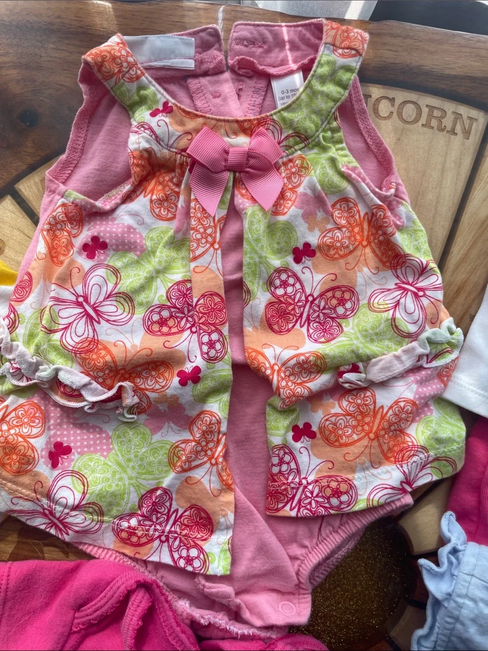 9 piece lot of spring / summer clothes for 0 - 3 month old baby girl